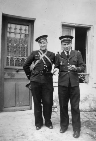 Deux pilotes de l'escadrille de chasse de nuit IV/13 à Bouillancy - Mai 1940