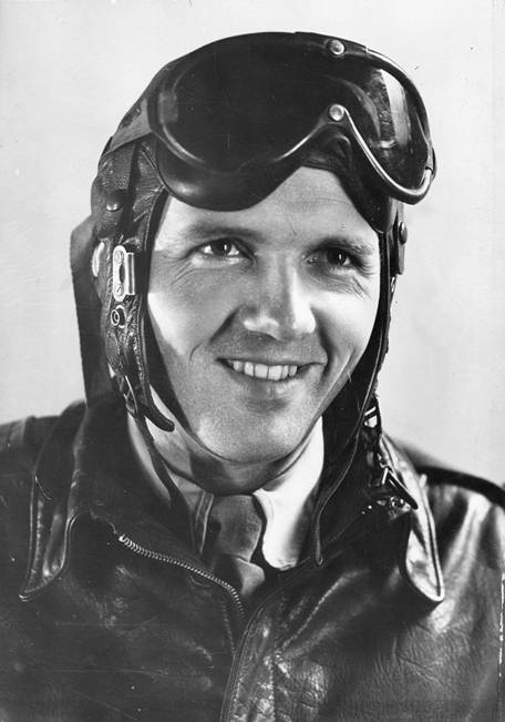 1939 - Jean MENNEGLIER en tenue de pilote