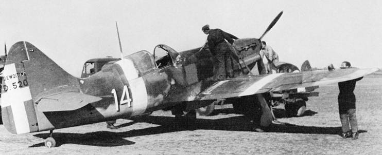 Dewoitine D.520 de la Regia Aeronautica rcupr  Istres en 1943