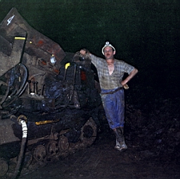 Mine de Mairy 1977_01 02.jpg: Mine Mairy - Départ en retraite Clause