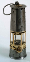 1965_12 01.jpg: Document - Lampe de mineur