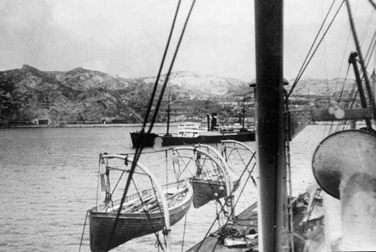Le "Commandant DORISE" quitte le port de Marseille - 22 juin 1940