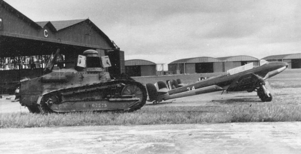 Chartres - Luftwaffe - 3 Potez 630 récupérés - Char Renault - Hangars PANTZ et "des Grandes Filles Dieu"