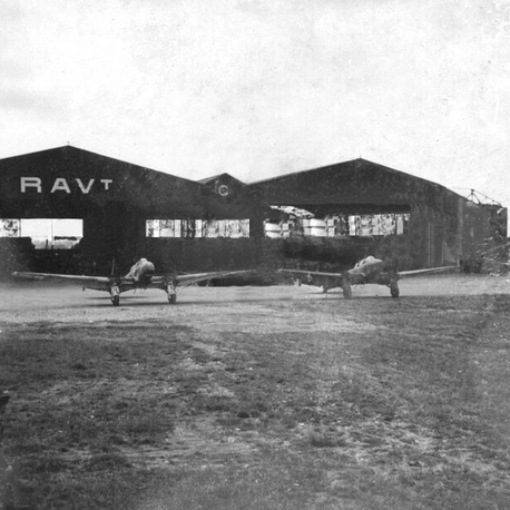 Chartres - Luftwaffe - 3 Potez 630 récupérés  - Hangars PANTZ