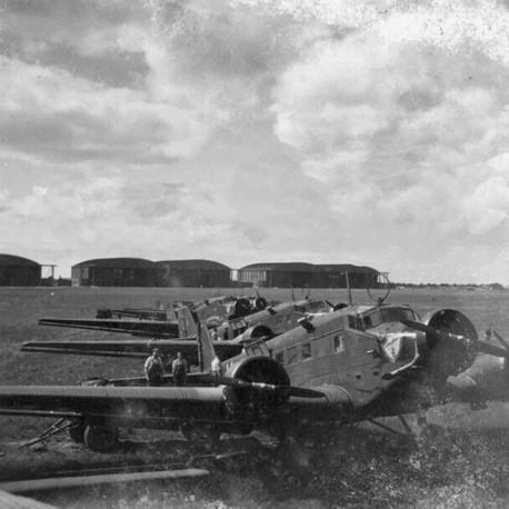 Chartres - Luftwaffe - 6 Junhers 52 - Hangars "des Grandes Filles Dieu"