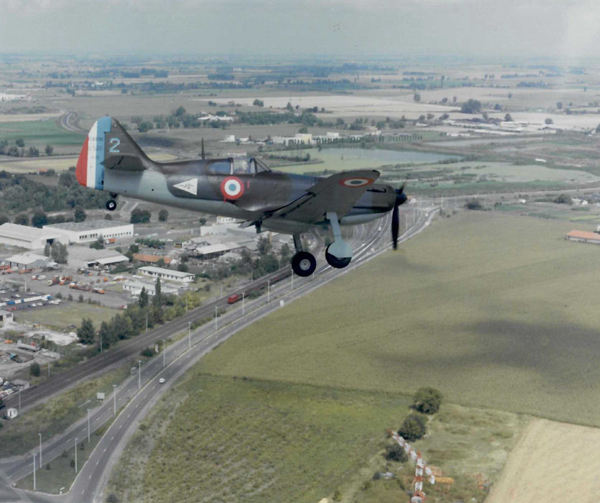 Le masque "tragédie" de la 5ème escadrille du GC III/6 sur la dérire du Dewoitine D.520 du Musée de l'Air et de l'Espace du Bourget