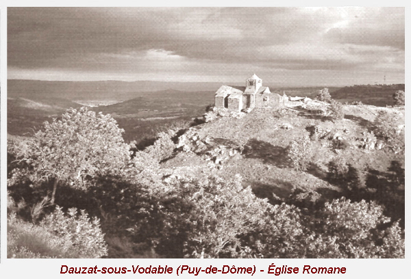 Dauzat-sous-Vodable - Puy-de-Dôme - Place de la République - Le %arché