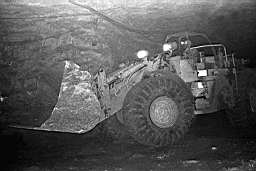 Mine de Mairy 052.jpg: Mine de Mairy - Caterpillar 980 - 1973