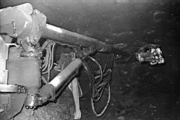 Mine de Mairy 1972_03a 02.jpg: Mine de Mairy - Bras de foration d'un jumbo SECOMA