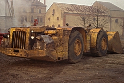 Mine de Mairy 1973_02 01.jpg: Moutiers - Présentation de machines EIMCO et SECOMA