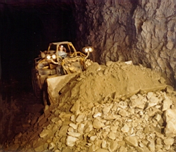 Mine de Mairy 1974_06 01 03.jpg: Mine de Mairy Quartier K - CAT 980 - Photos CATERPILLAR