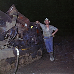Mine de Mairy 1977_01 01.jpg: Mine Mairy - Départ en retraite Clause