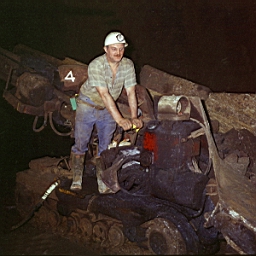 Mine de Mairy 1977_01 04.jpg: Mine Mairy - Départ en retraite Clause