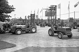 Mine de Mairy 1977_06 07.jpg: Ancenis - Visite de la Société MANITOU par des Ingénieurs et techniciens des Mines de Fer de Lorraine