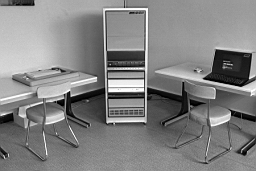 Mine de Mairy 1978b_11 1950.jpg: Mine de Mairy - Le premier ordinateur - Moins puissant qu'une calculatrice scientifique d'un élève de terminale en 2007 !