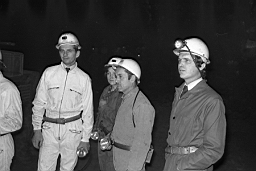 Mine de Mairy 1979_12_07 03.jpg: Mine de Mairy - Visite de M. Guillaume , Président de la FNSEA