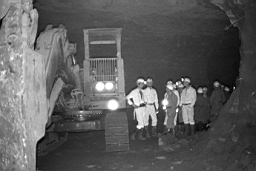 Mine de Mairy 1979_12_07 05.jpg: Mine de Mairy - Visite de M. Guillaume , Président de la FNSEA