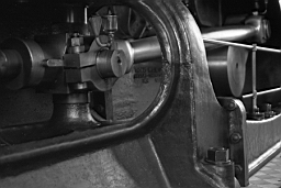 1966_09b 08.jpg: (59) Pecquencourt - Houillères - Fosse Lemay - La machine à vapeur d'extraction