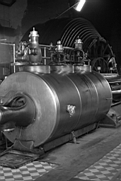 1966_09b 09.jpg: (59) Pecquencourt - Houillères - Fosse Lemay - La machine à vapeur d'extraction
