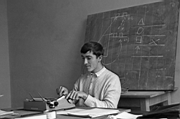 1966_09b 12.jpg: (59) Pecquencourt - Houillères - Fosse Lemay - François Xavier Bibert rédigeant son rapport de stage